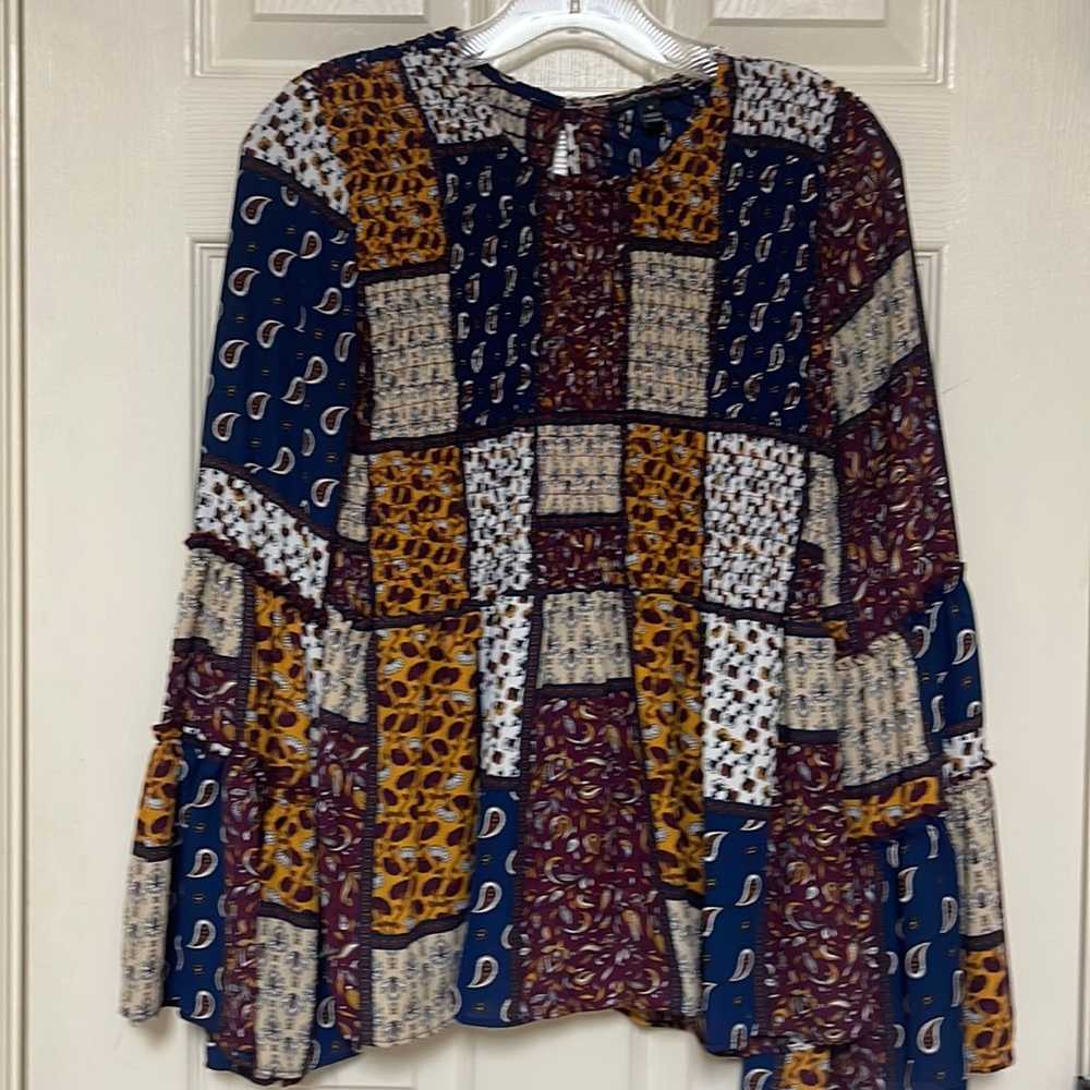 MM MM MM top. Beautiful. Size small. Great condition. Thin material
